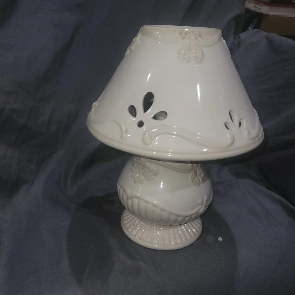 Lenox white filigree